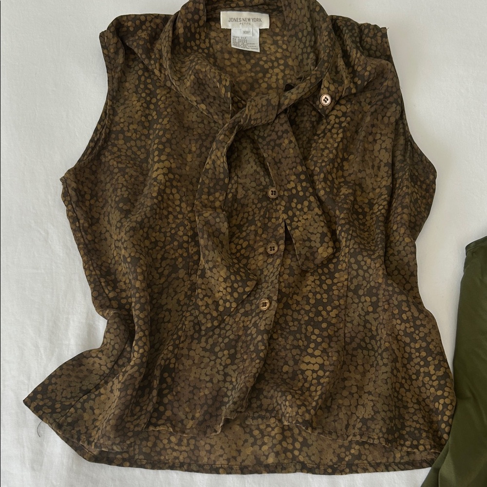 Jones New York Brown Dot-Print Sleeveless Tie-Neck Blouse
